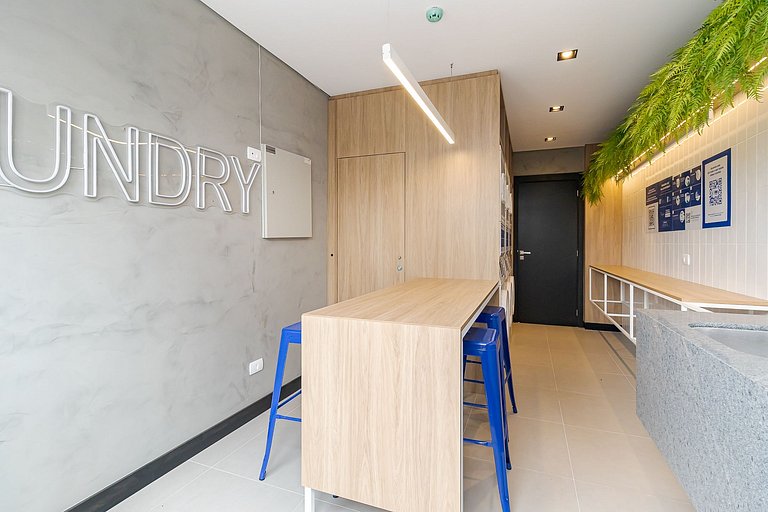 Studio moderno com rooftop e vista incrível